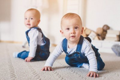 Правильное воспитание близнецов и двойняшек