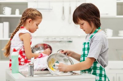 Распределение и поощрение домашних обязанностей у ребенка