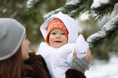Как гулять с новорожденным ребенком зимой?