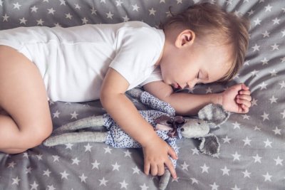 Как приучить малыша к самостоятельному засыпанию?