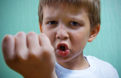 Почему у малышей бывают приступы гнева?
