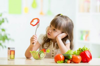 Как приучить ребенка есть овощи.