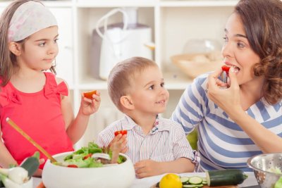 Как приучить ребенка к правильному питанию?