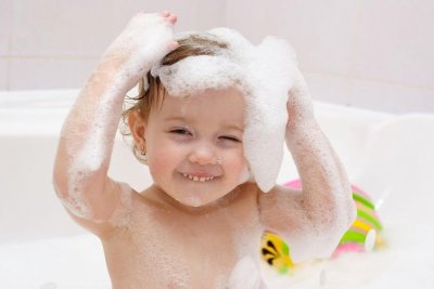 Когда ребенок отказывается принимать ванну, что делать?