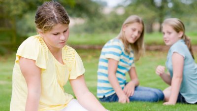 Как помочь ребенку научиться общаться с ровесниками?