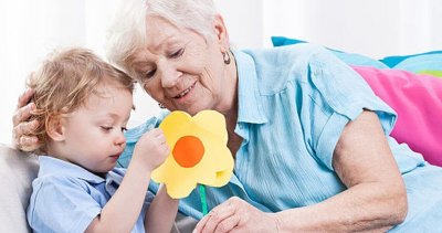 Почему воспитание малыша нельзя доверять бабушке